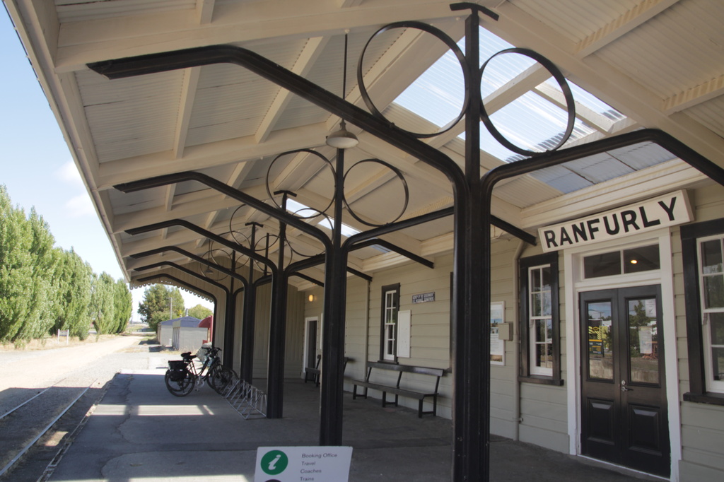 Ranfurly Station by busylady