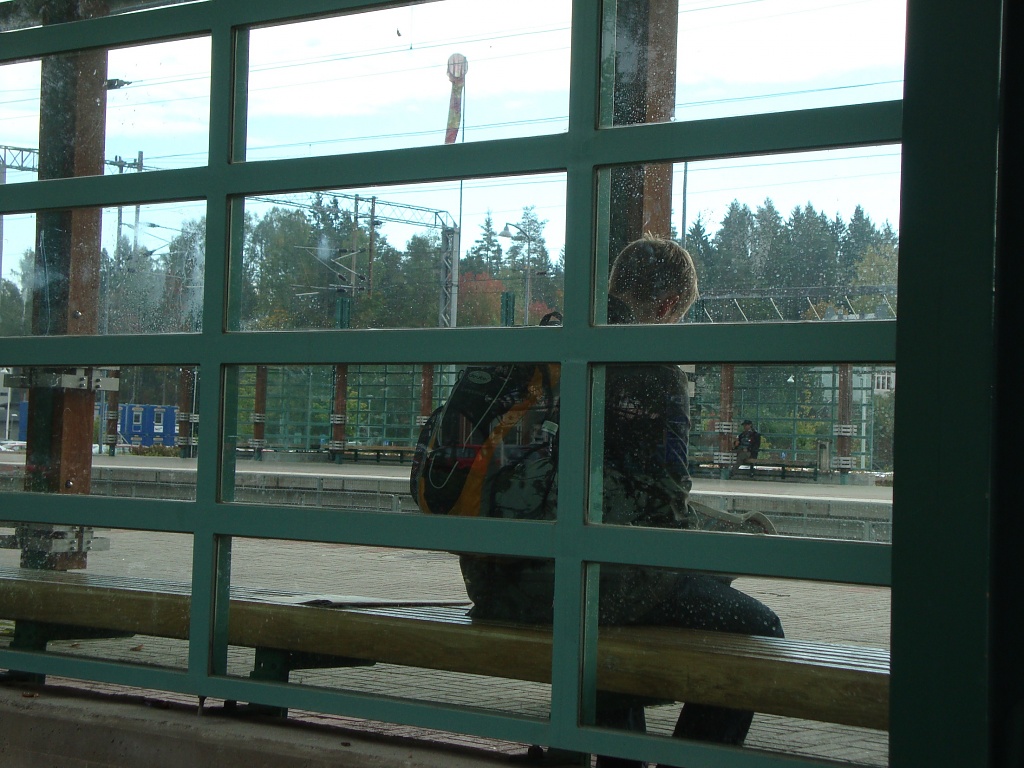 365-Waiting for the train DSC05346 by annelis