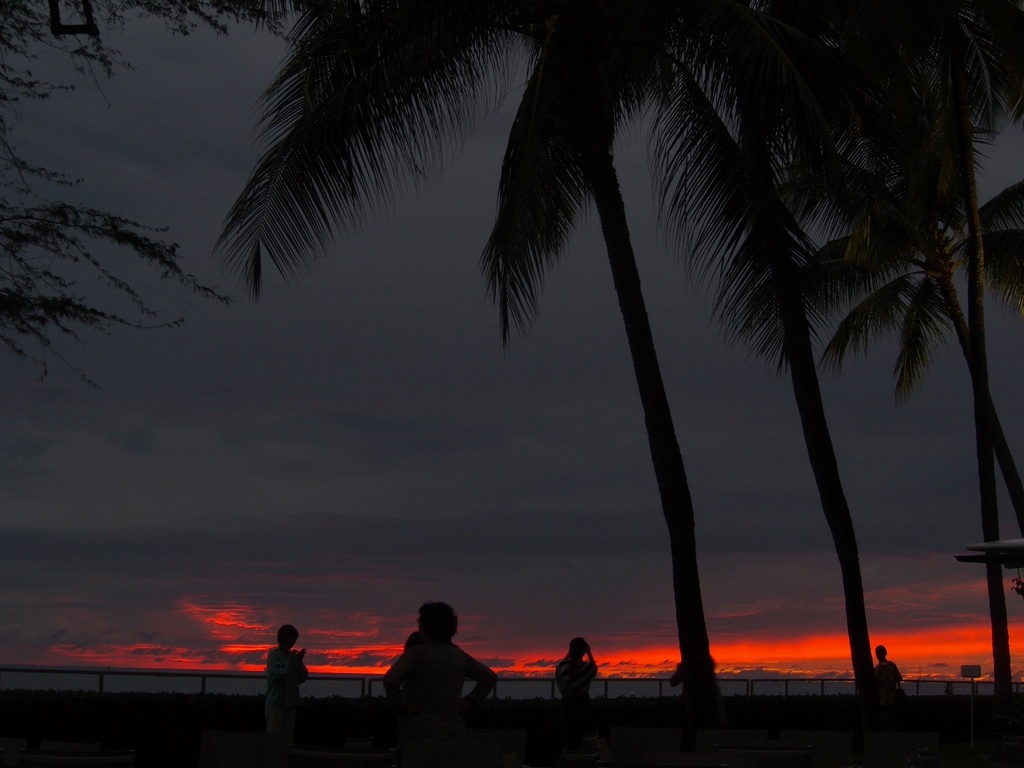 Sundown at Waikikif by redy4et