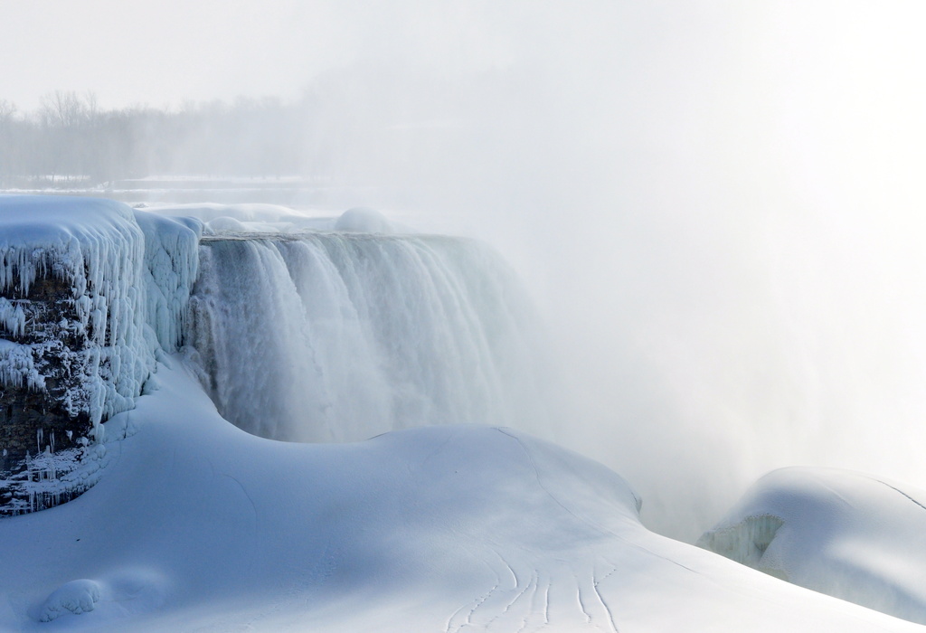 Niagara - Water, Ice & Mist by jayberg