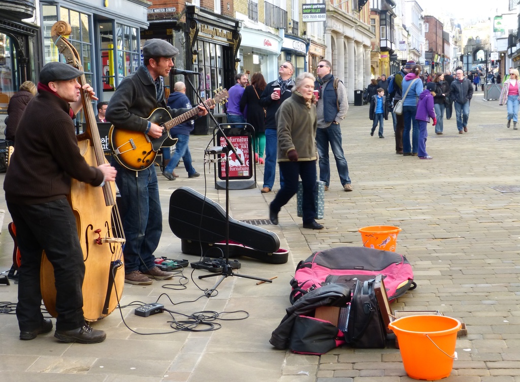 busking in the sunshine in Winchester by quietpurplehaze