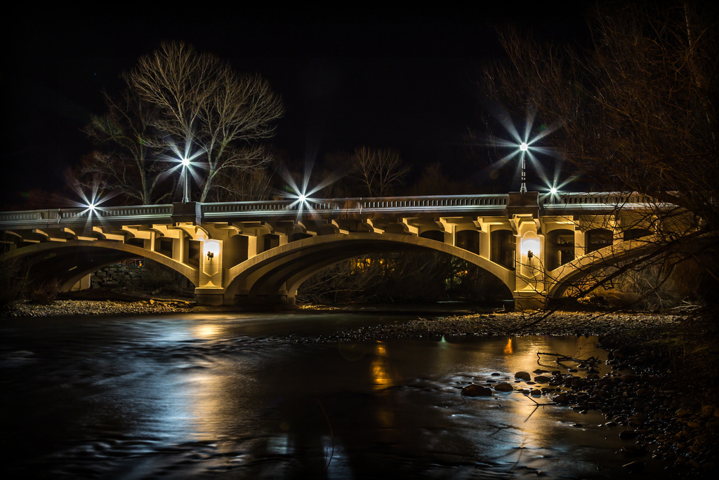 Capitol Bridge by Night by pflaume