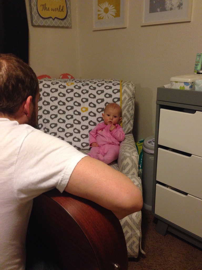 Listening to daddy play guitar  by doelgerl