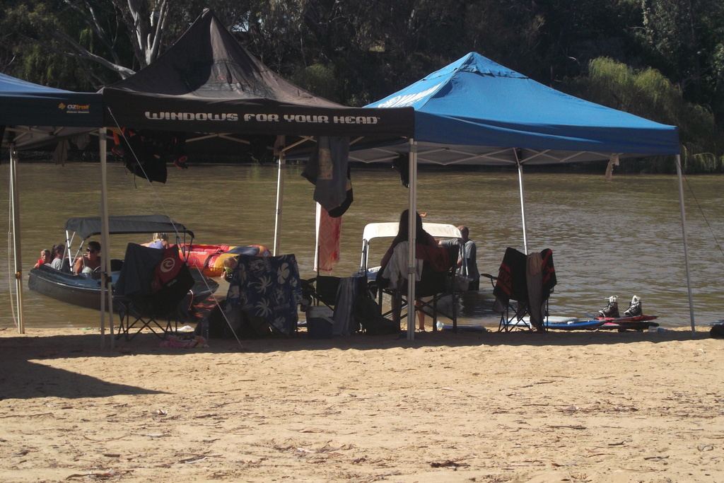 Relaxing along the Murray by marguerita