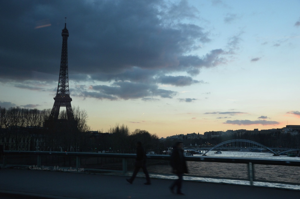 Crossing the Seine by parisouailleurs