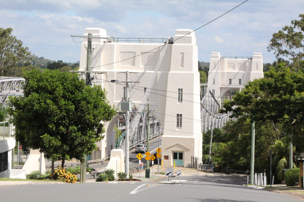 Indooroopilly bridge by terryliv