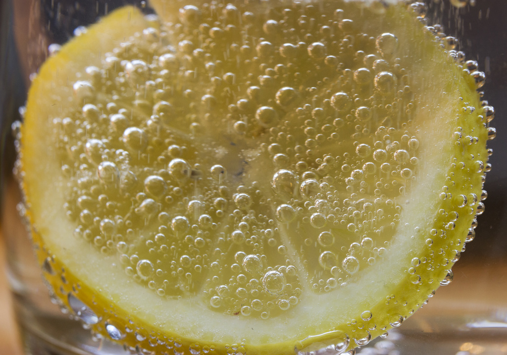 Lemon Bubbles  by bizziebeeme