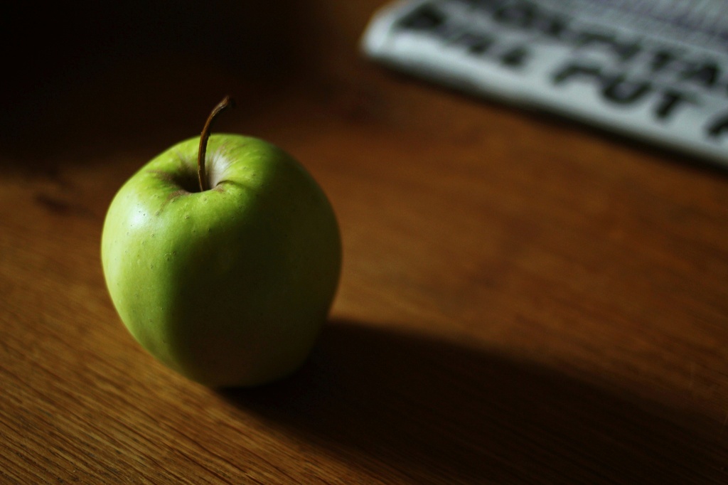 Moody apple by sabresun