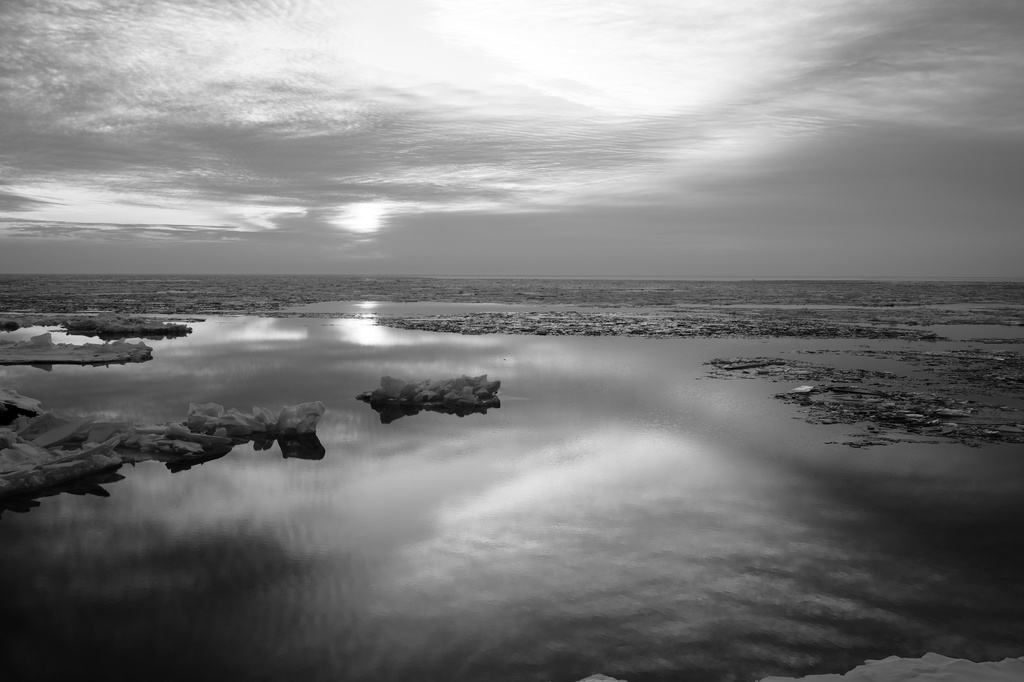 Monochrome Sunrise by tosee