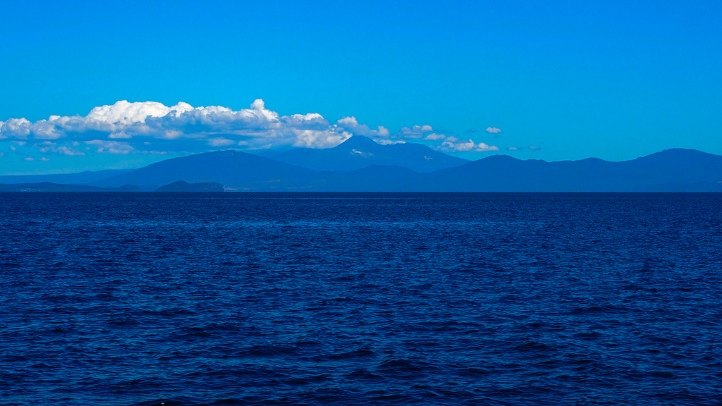 Lake Taupo by happypat