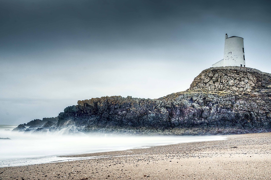 Llanddwyn Island Lighthouse. by gamelee