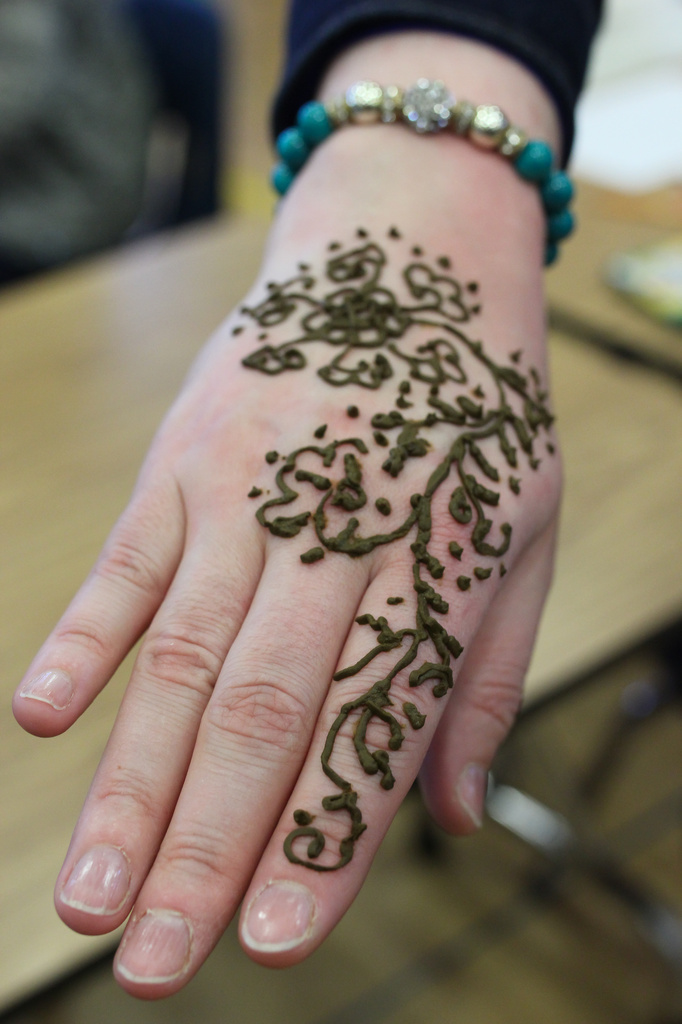 Henna Hand by darylo