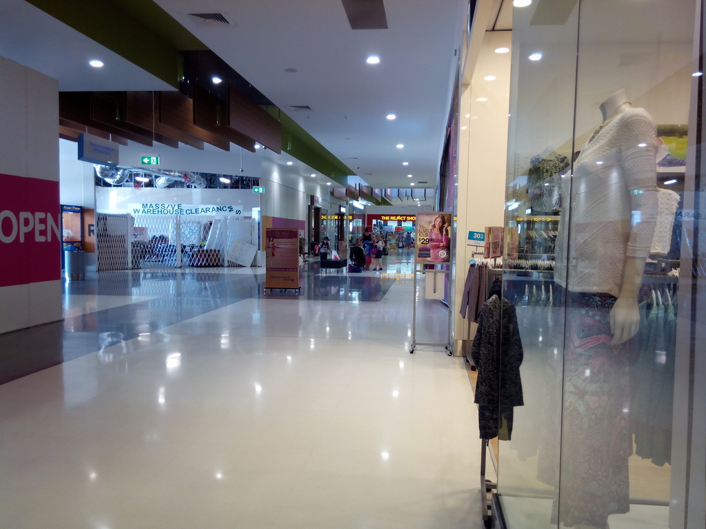 Shopping centre by jeneurell