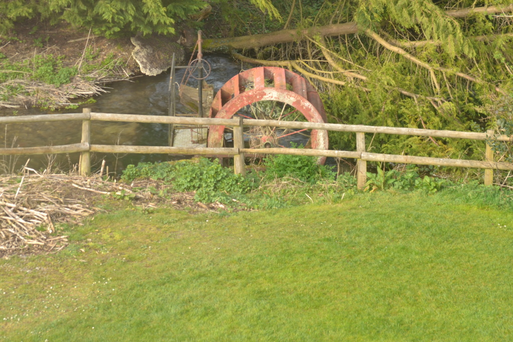Waterwheel in the grounds at Littlecote House, Hungerford by ziggy77