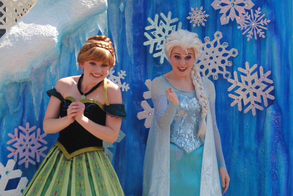 Princess Anna and Queen Elsa by genealogygenie