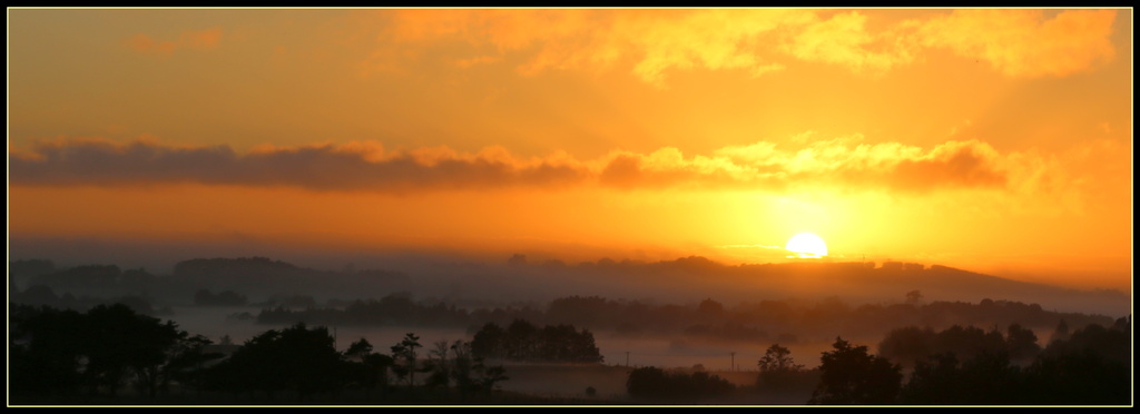 Misty sunrise  by dide