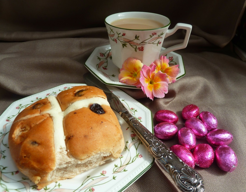 Appoint-4-April. Hot Cross bun.Time for tea. by wendyfrost