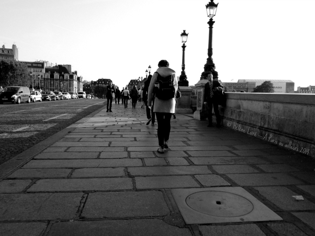 Walking on the bridge by parisouailleurs
