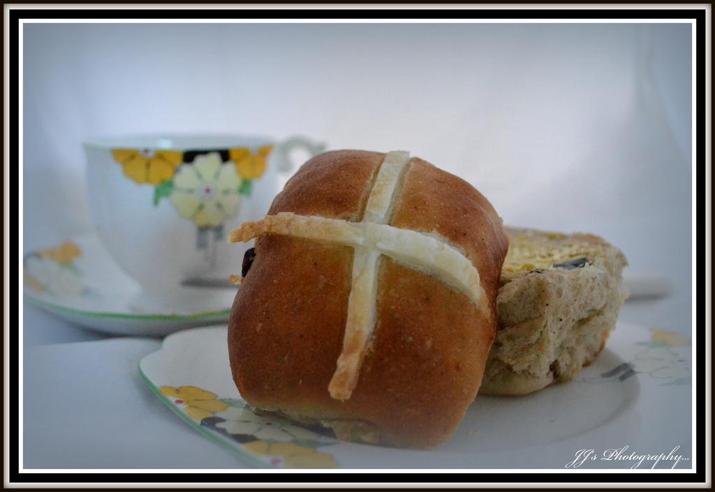 Hot cross buns.. by julzmaioro