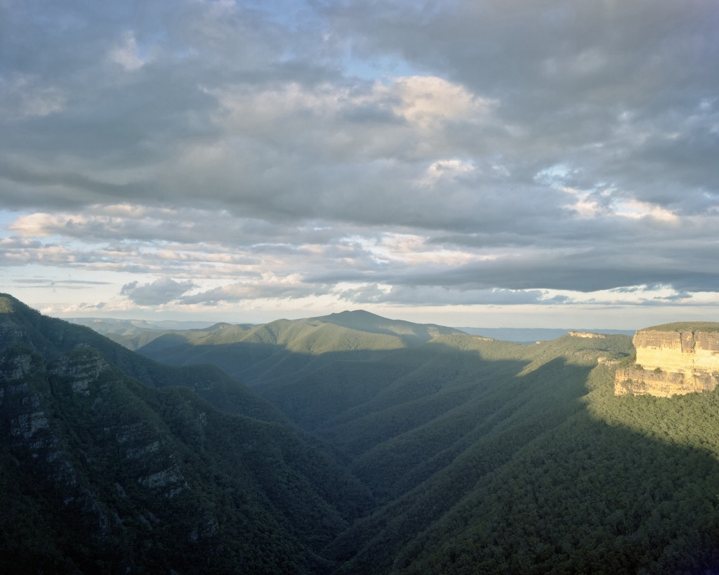 Kanangra Walls and Mt Cloudmaker by peterdegraaff