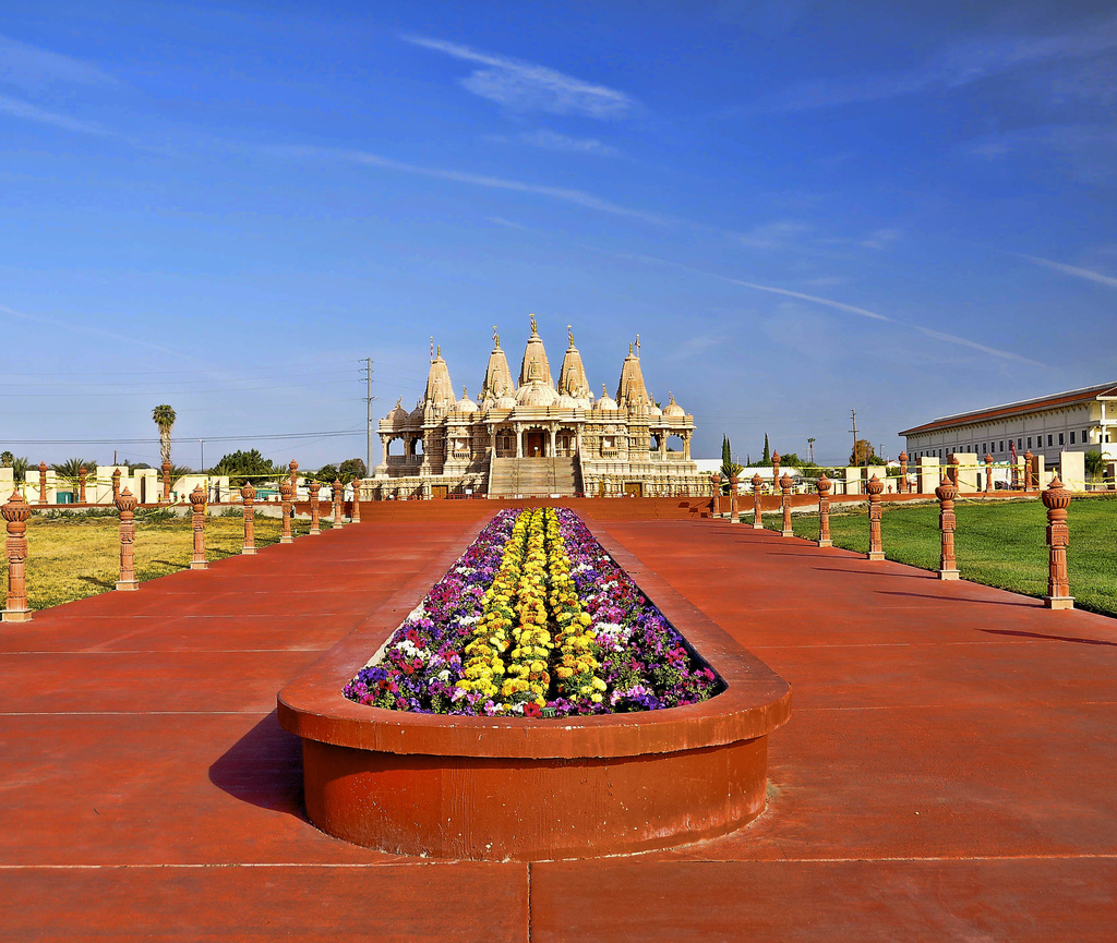 BAPS Shri Swaminarayan Mandir & Cultural Center by joysfocus