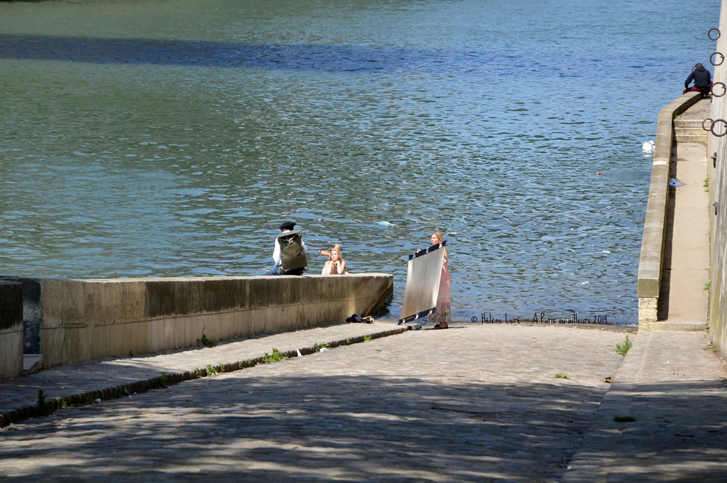 Photo shooting along the Seine by parisouailleurs