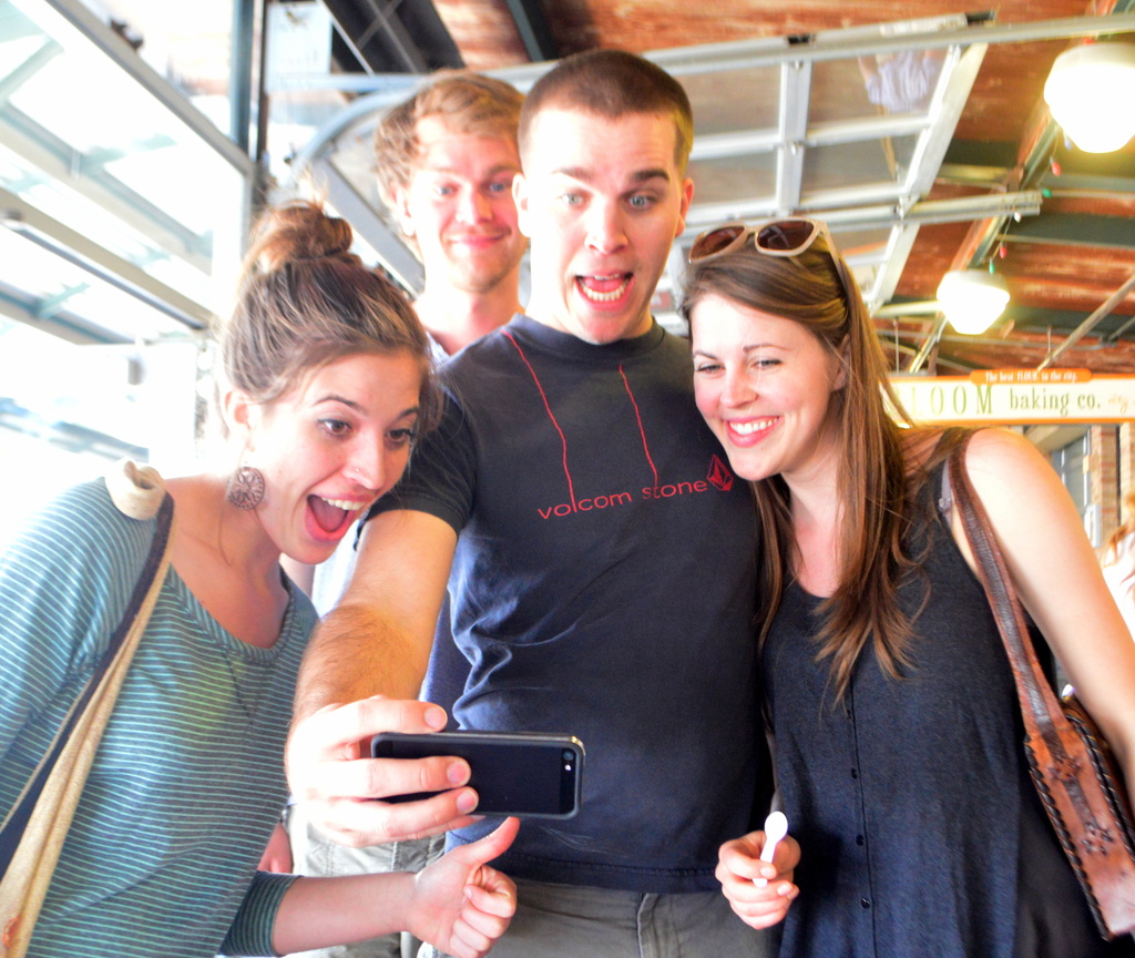 Group Selfie Eavesdropping by kareenking
