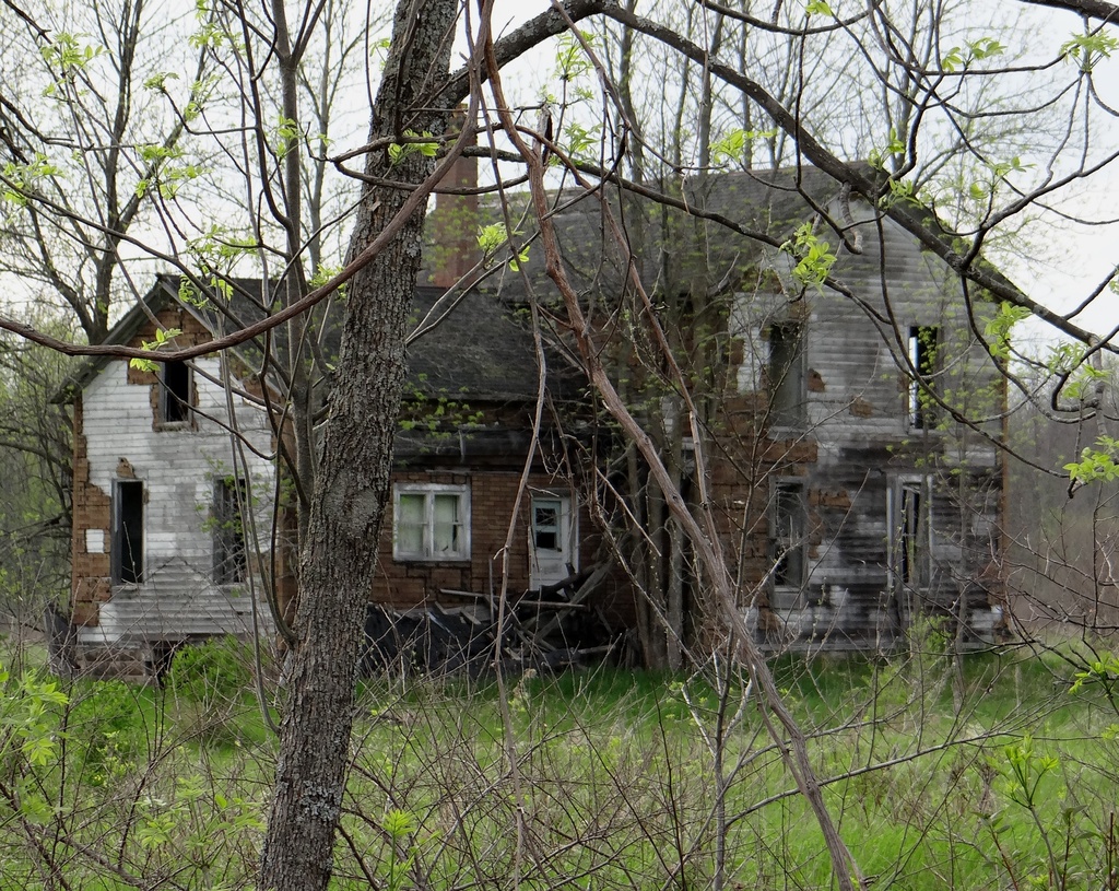 Abandoned Farmhouse by annepann