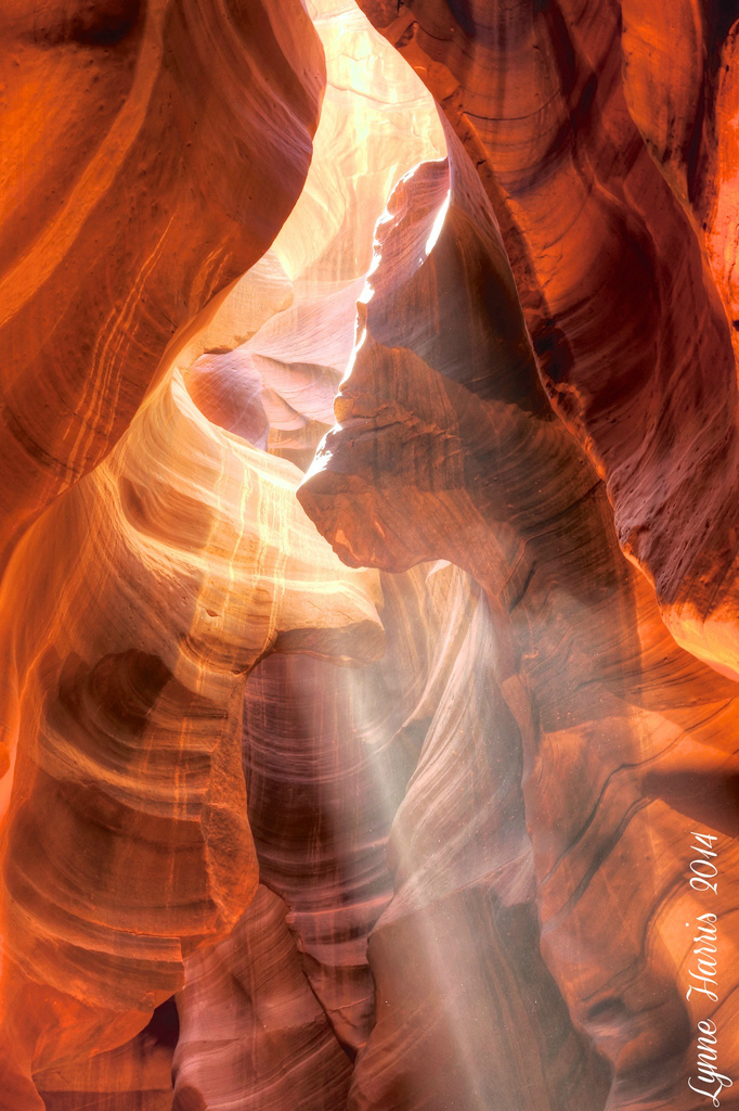 Upper Antelope Slot Canyons by lynne5477