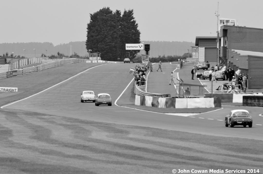 Snetterton past the pits by motorsports