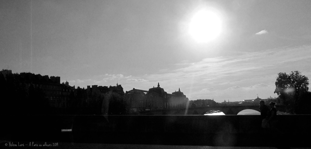 Crossing the Seine by bus by parisouailleurs