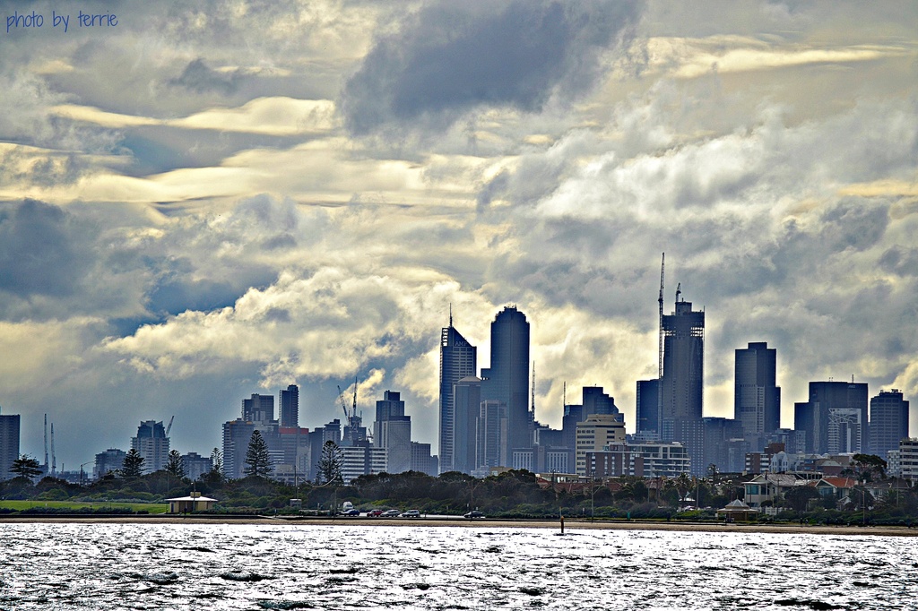 Melbourne skyline from Brighton Beach by teodw