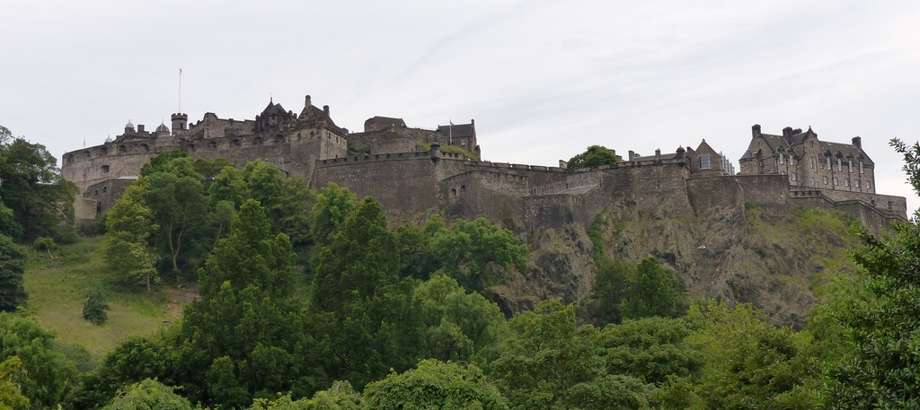  Edinburgh Castle by susiemc