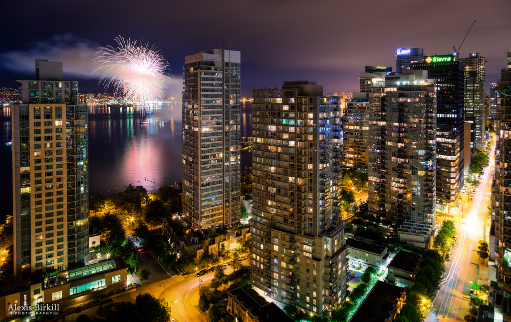 Coal Harbour Fireworks by abirkill