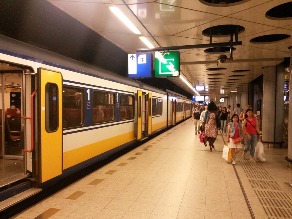 Schiphol - Station by train365