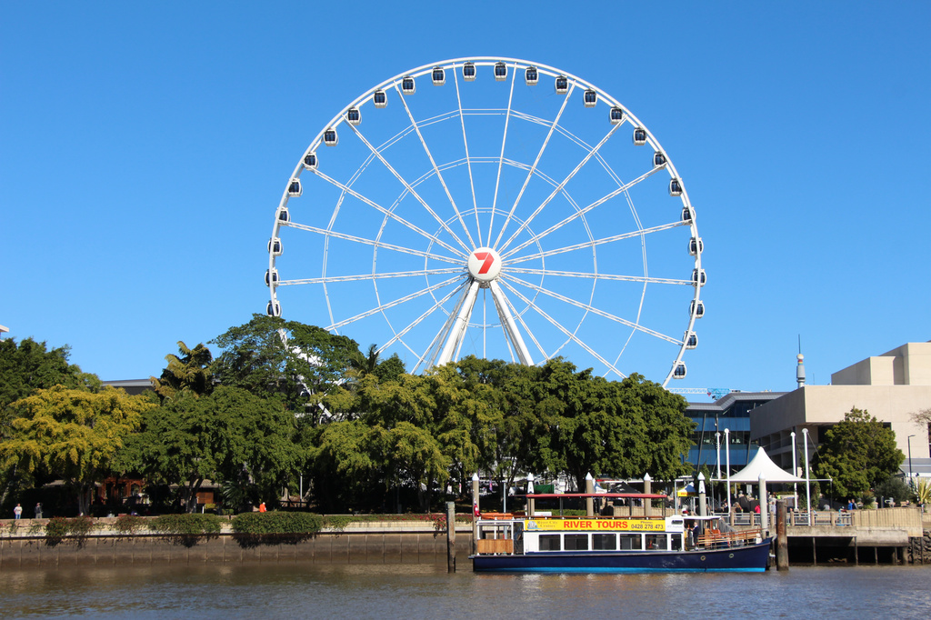 Southbank & Brisbane Wheel by terryliv