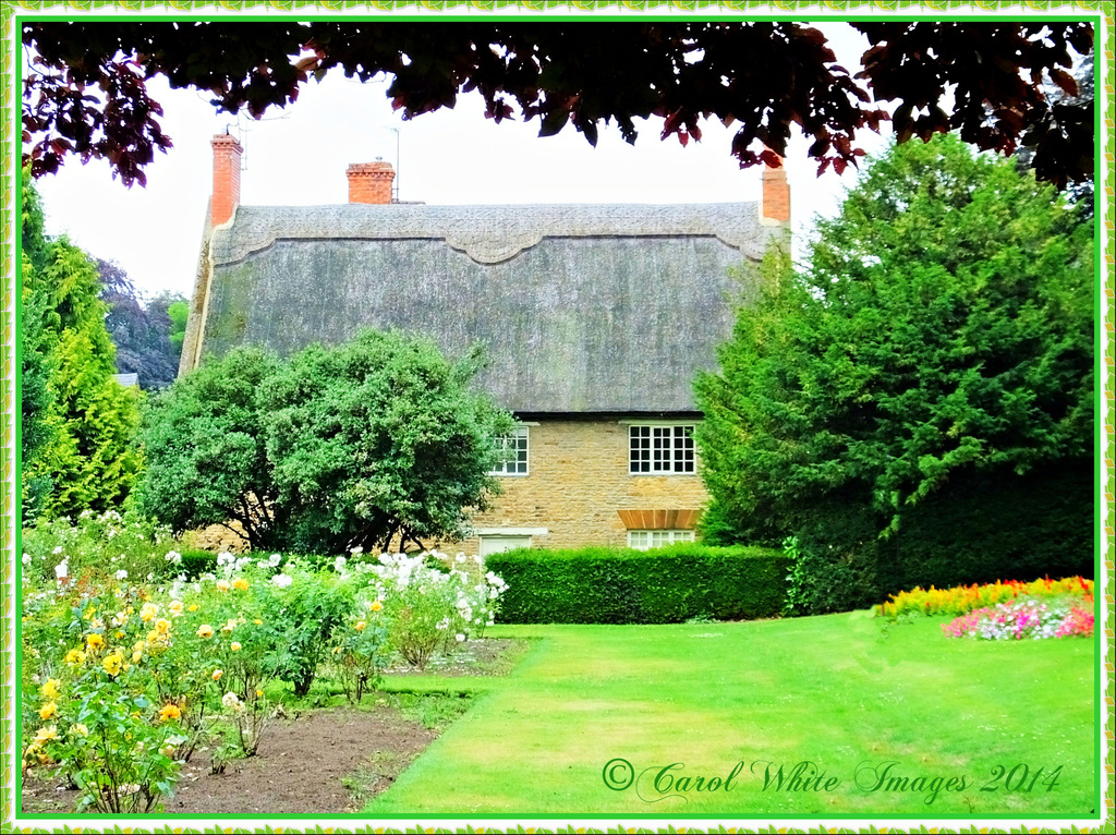 Cottage In The Park by carolmw