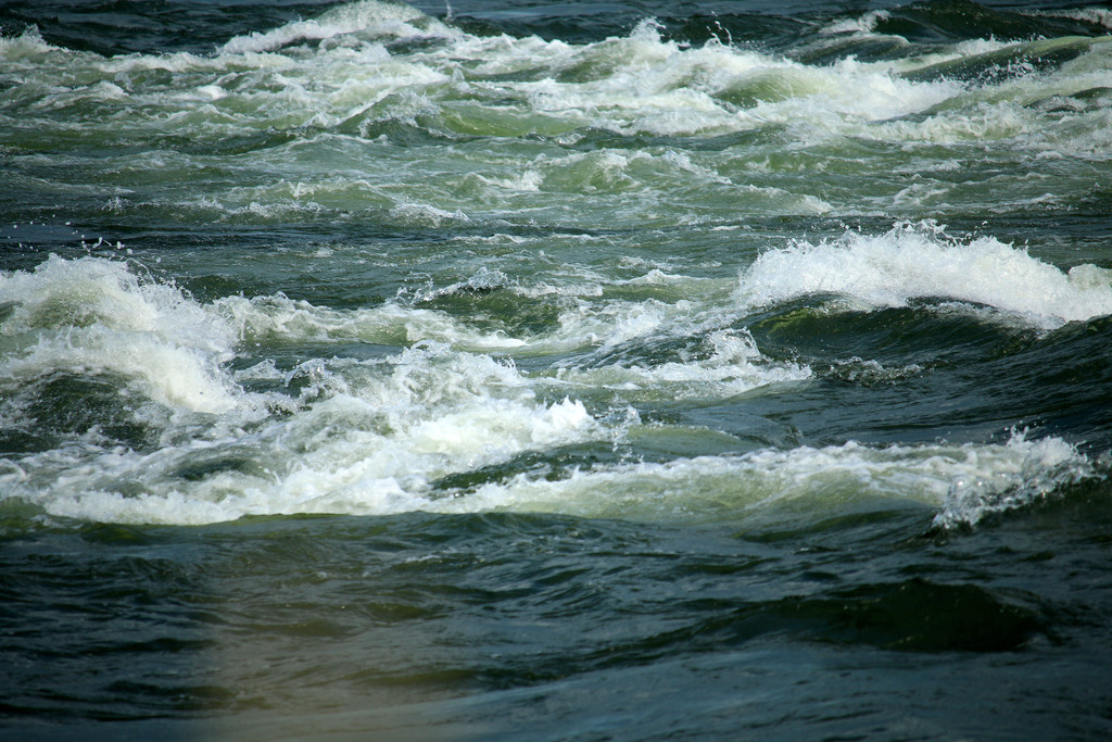 Lachine Rapids. Waves by hellie