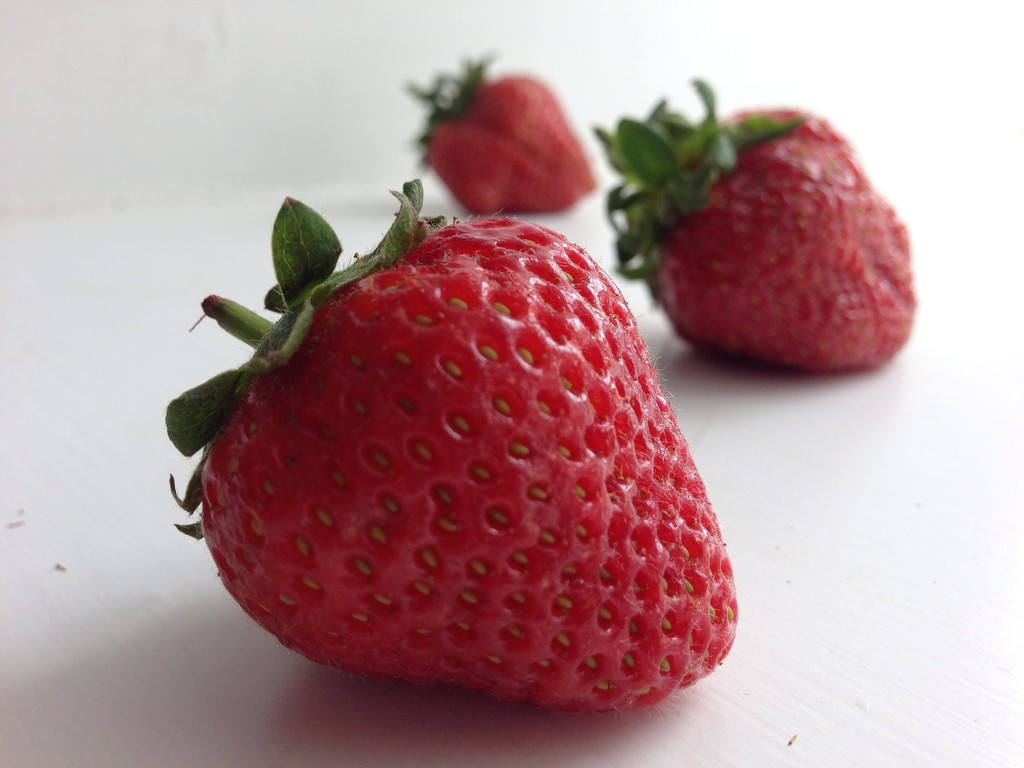 Strawberries by overalvandaan
