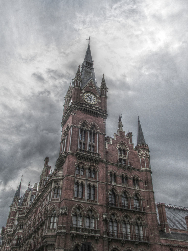 St Pancras station by shannejw