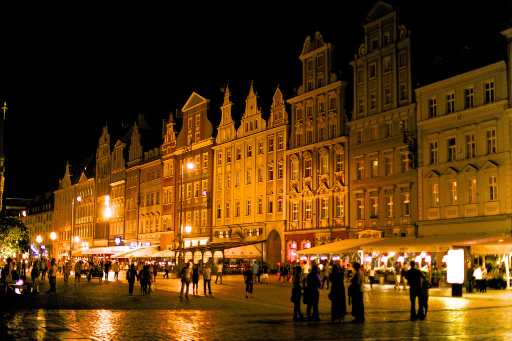 Wrocław Rynek:  Market Square by jyokota