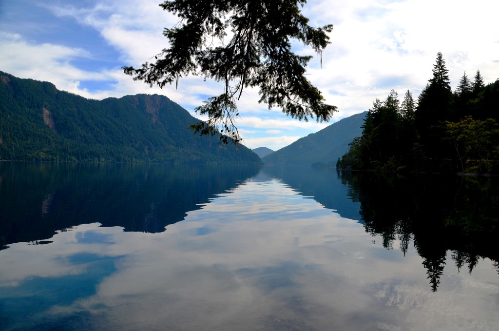 Lake Crescent by mariaostrowski