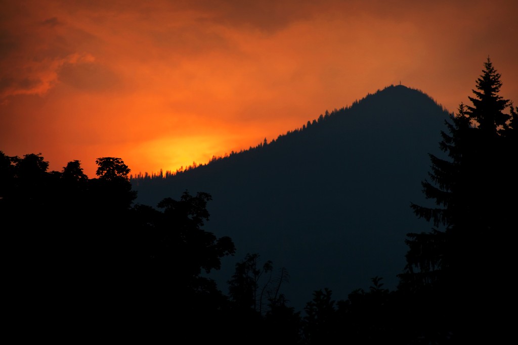 Bushfire sunset by kiwichick