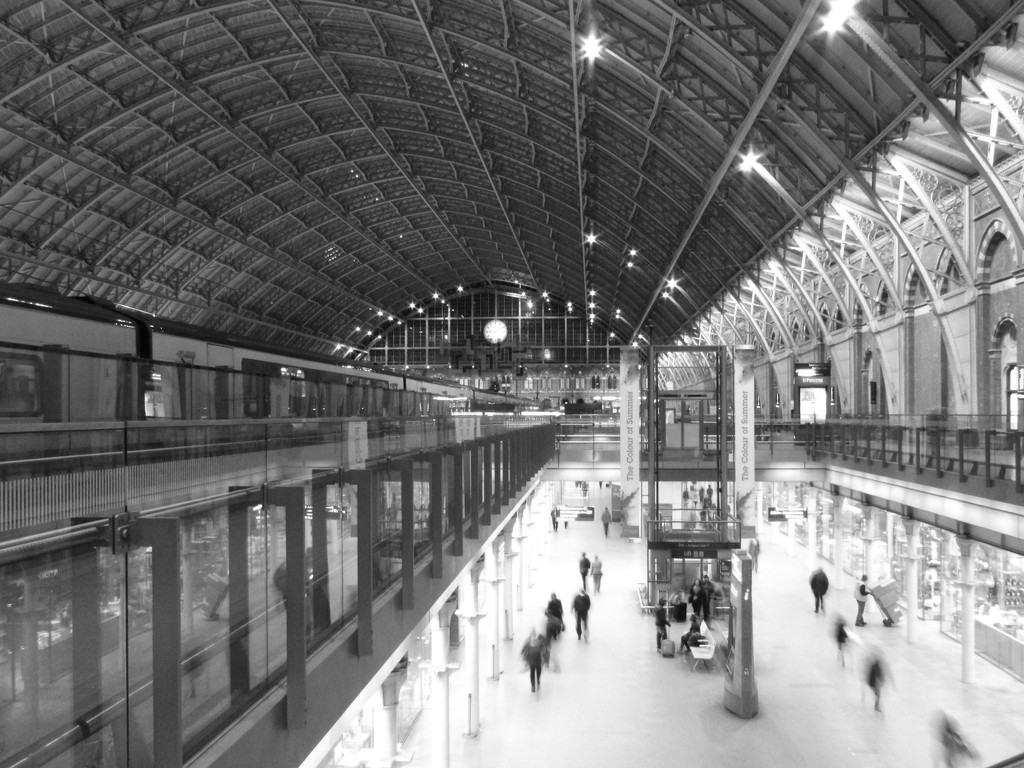St Pancras-night by shannejw