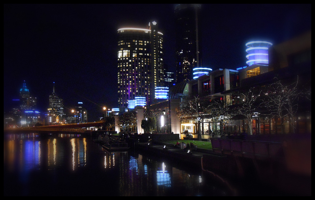Melbourne at Night by annied