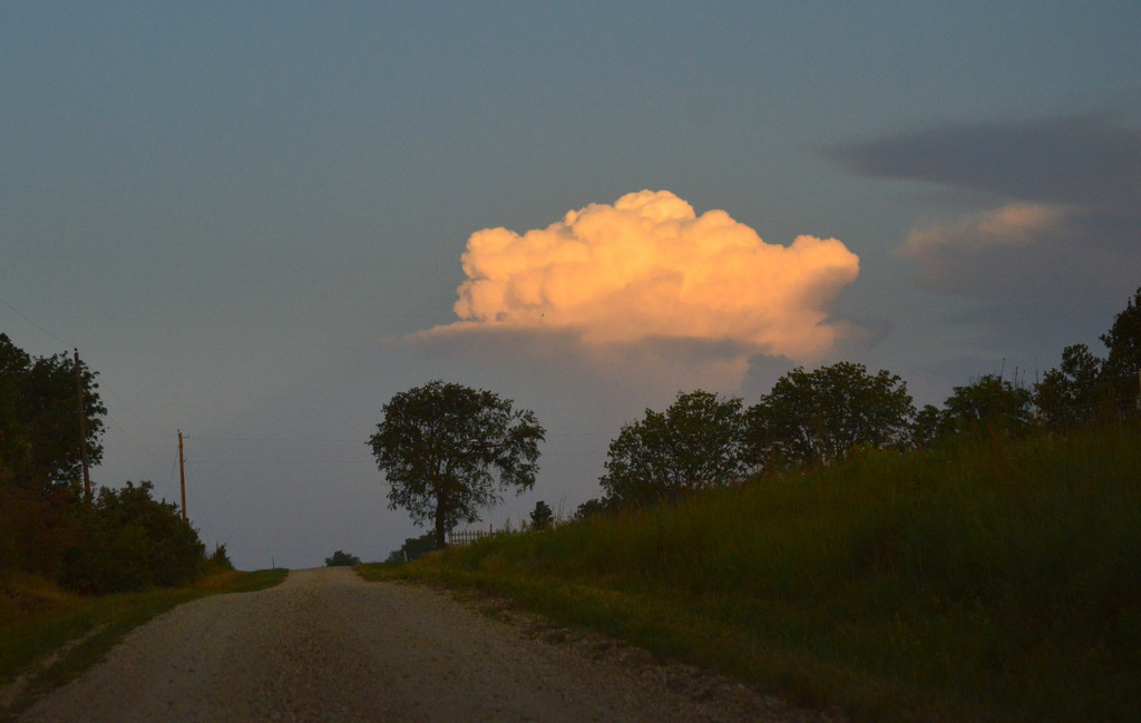 Kansas Thunderhead by kareenking