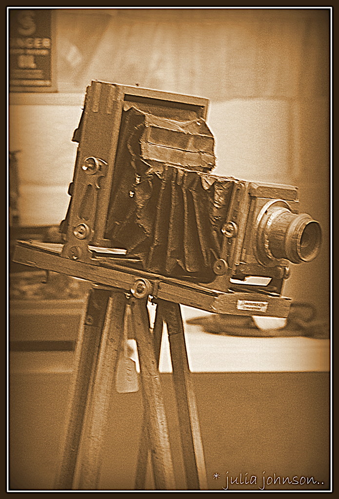 Old camera.. by julzmaioro