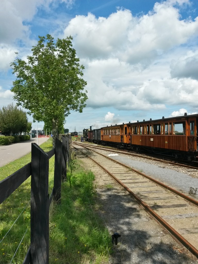 Wognum - Spoorstraat by train365