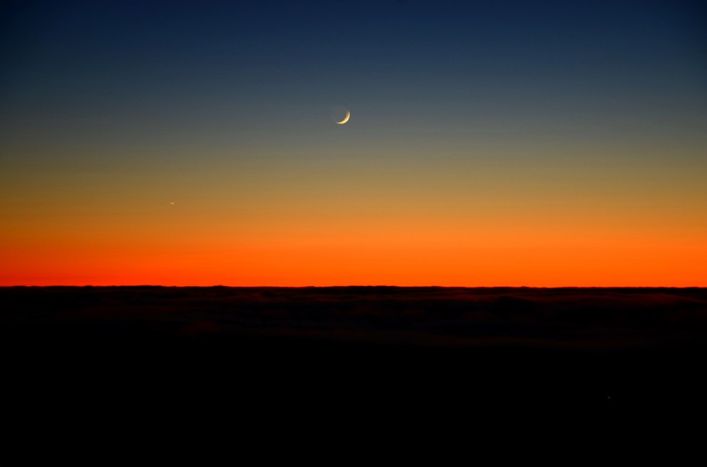 Moon before Sunrise by yaorenliu