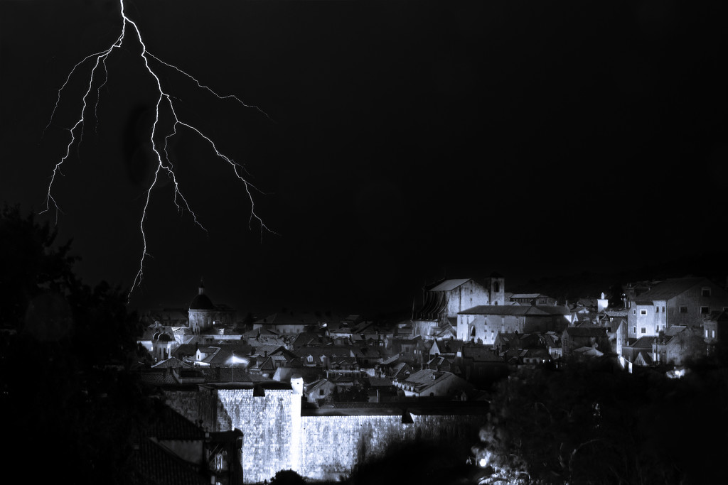 lightening over Dubrovnik by northy
